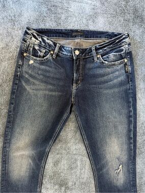 Silver Jeans Co. Elyse Straight. Blue Jeans